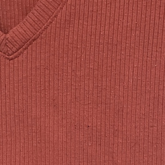 Destined By Tilly’s V-Neck Ribbed Shirt, Size Large - Picture 7 of 7